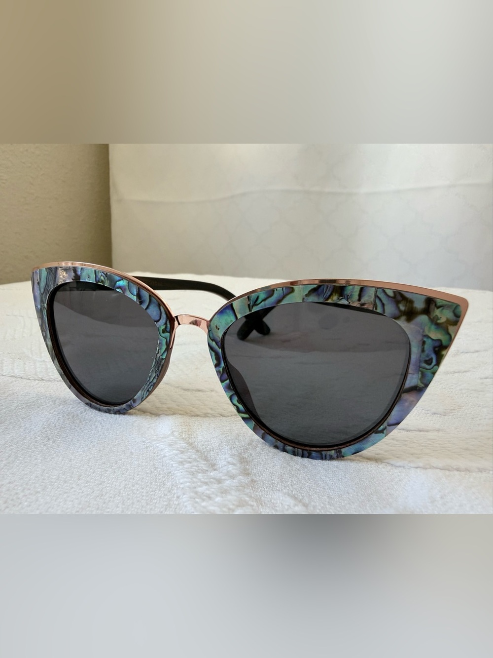 SLYK Shades Bombshell Wood Sunglasses – Abalone Seashell / Ebony Smoke like new